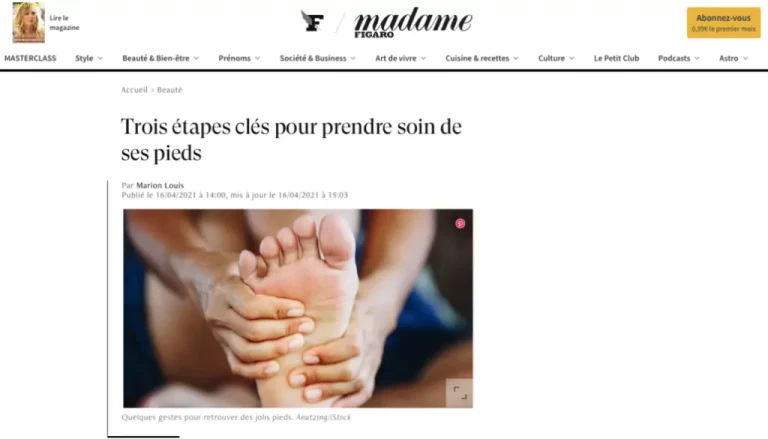 Capture d'écran d'une page web d'un article de "Madame Figaro" intitulé "Trois étapes clés pour prendre soin de ses pieds". Le texte est en français et l'image montre des mains massant un pied.